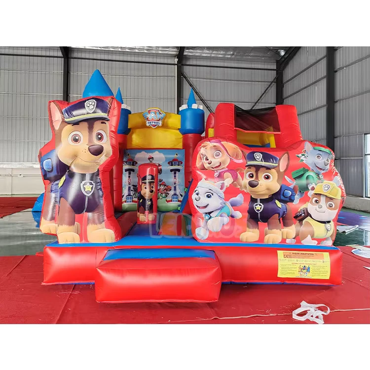 Gioco gonfiabile all'aperto, castello gonfiabile, combinazione di gonfiabili a tema cartone animato con scivolo per bambini