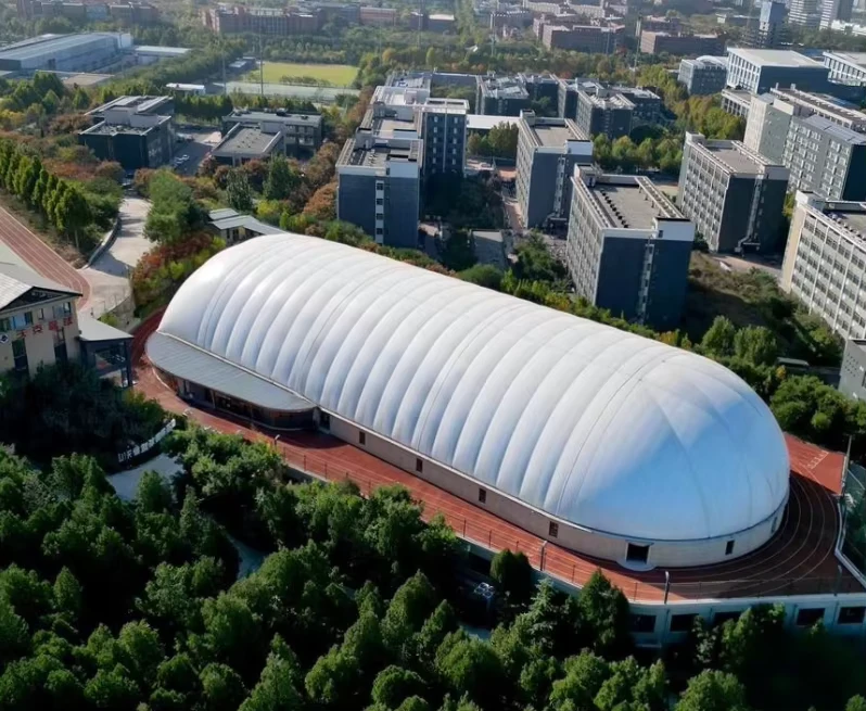 Tenda Dome Olahraga Inflatable Luar Ruangan Membran Didukung Udara PVDF Igloo Sepak Bola Kolam Renang Rumah Gelembung