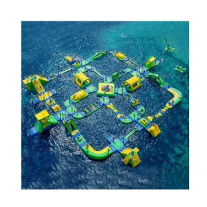屋外水上スポーツゲーム インフレータブル浮遊水上公園設備 子供と大人用 インフレータブルアクアパーク