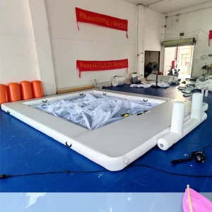 Außenbereich Weiß 5*4m Wasser schwimmendes Dock Pool Aufblasbares schwimmendes Schwimmbecken mit Netz