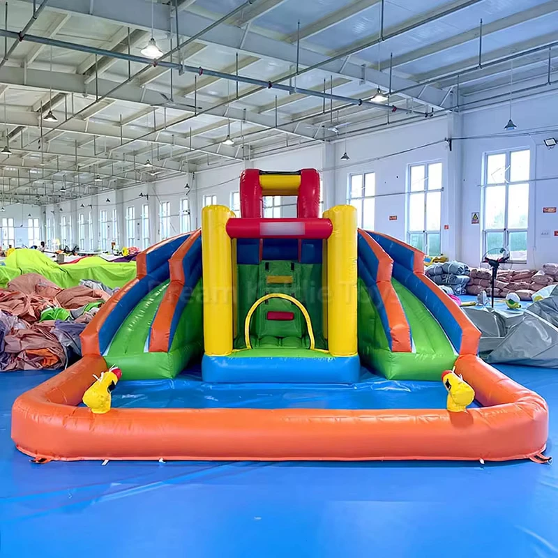Maison gonflable parc aquatique en PVC avec piscine à éclaboussures et pistolet à eau