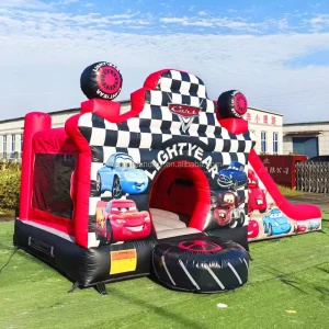 Castello Gonfiabile in PVC a Forma di Auto Rossa con Scivolo, Attrezzatura per Asilo, Parco Giochi all'Aperto per Bambini