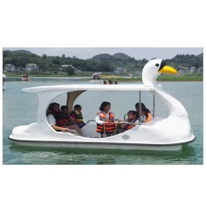 Équipement de parc aquatique à pédales, bateau à pédales pour 4 personnes, maximisez la sécurité et le plaisir avec un bateau à pédales en forme de cygne personnalisable multicolore