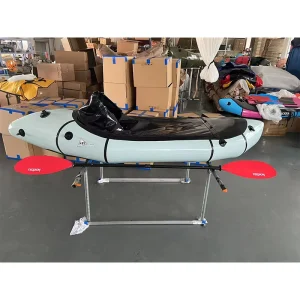 Solo LST Packraft für Wildwasser-Rucksacktouren Angeln Leichter aufblasbarer Kajak mit strapazierfähigem Falt-Design Reparaturset Rolltasche