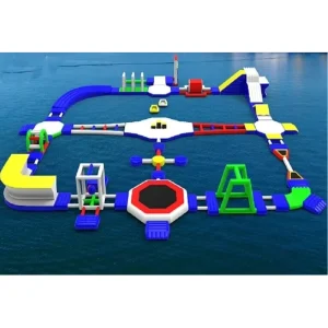 夏の大型インフレータブル海水公園 楽しいフローティングアクアパーク 水上障害物ゲーム