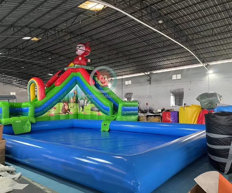 Toboggan gonflable d'été avec piscine, jouets gonflables en forme de cartoon