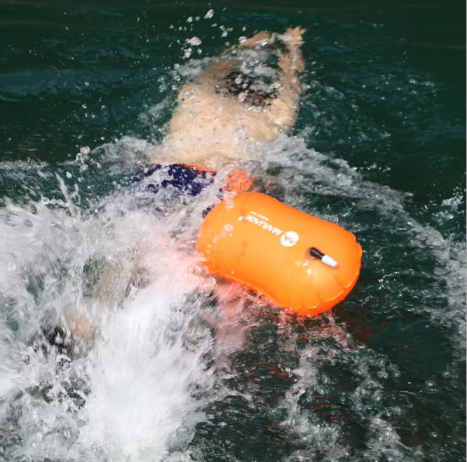Boyas de natación para nadadores en aguas abiertas, triatlones, surfistas, adultos y niños, brillantes para un entrenamiento seguro