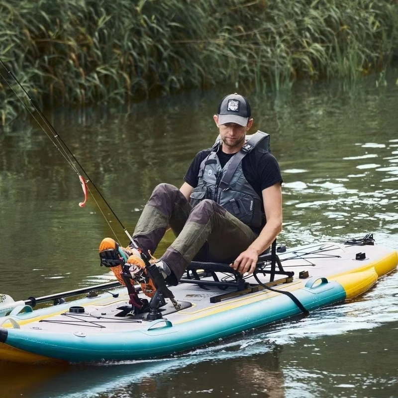 Kayak inflável de pesca VK de 12 pés (3,65m) com casco em PVC leve, durável e ecológico com leme de pedal duplo