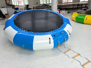 Jogo Aquático Inflável de 6,5 pés e 10 pés para Adultos, Bouncer de Água para Lago, Piscina, Barco, Lagoa