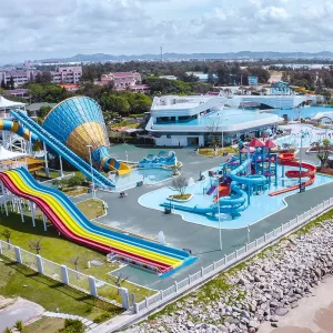 Fabricant de Parc Aquatique Fournit des Toboggans en Fibres de Verre et des Designs pour Parcs Aquatiques