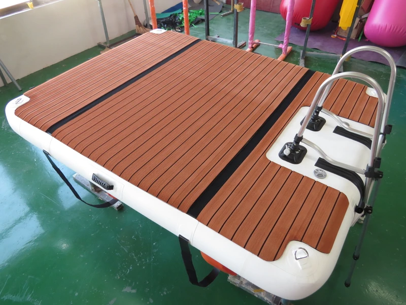 Pulau Renang Inflatable Super Kuat Platform Dock Inflatable Tidak Licin Mengapung di Air
