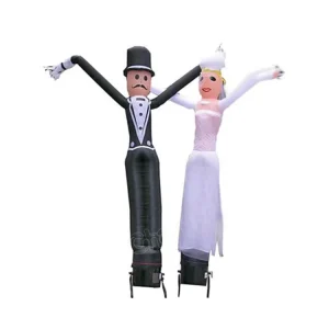 Danzón hinchable de cielo de pareja de boda para publicidad