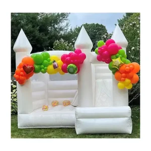 Istana Inflatable Pernikahan dengan Kombinasi Seluncuran Trampolin Bahan PVC Ukuran 4x4M