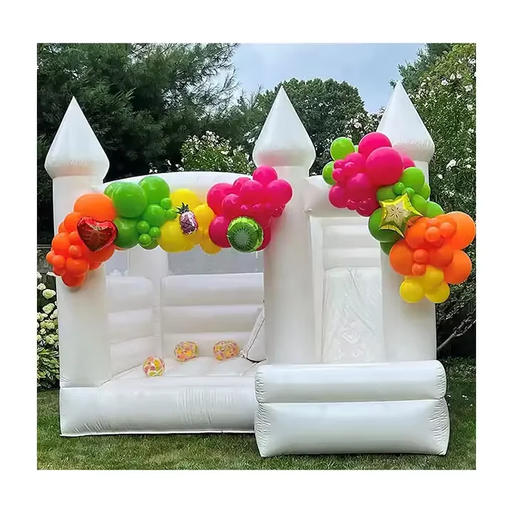 शादी का इन्फ्लेटेबल किला ट्रैम्पोलिन स्लाइड के साथ, पीवीसी सामग्री, 4x4 मीटर आकार
