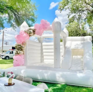 Rumah Lompatan Inflatable untuk Pernikahan dengan Seluncuran Kastil Bouncy Putih Peralatan Permainan PVC Lembut untuk Anak-anak dan Penyewaan Pesta