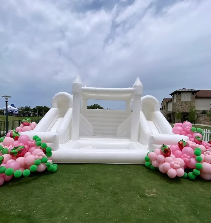 Witte Opblaasbare Water Bouncer met Springkasteel voor Bruiloften en Feestspellen