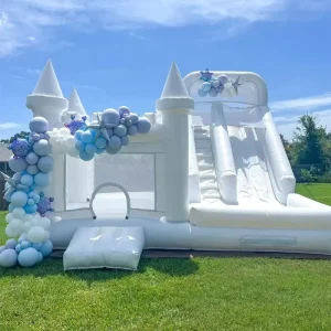 Castello gonfiabile commerciale in PVC per feste di matrimonio bianco e rosa con scivolo, garanzia di 3 anni
