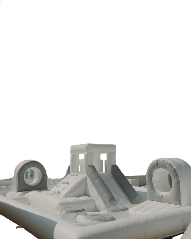 Castello gonfiabile bianco per bambini con area giochi e scivolo d'acqua per feste e parchi giochi