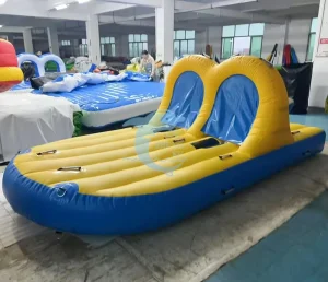 Zhengku Giocattolo gonfiabile per acqua Carrello a rimorchio Divano gonfiabile per 4 persone Barca disco gonfiabile per giochi acquatici